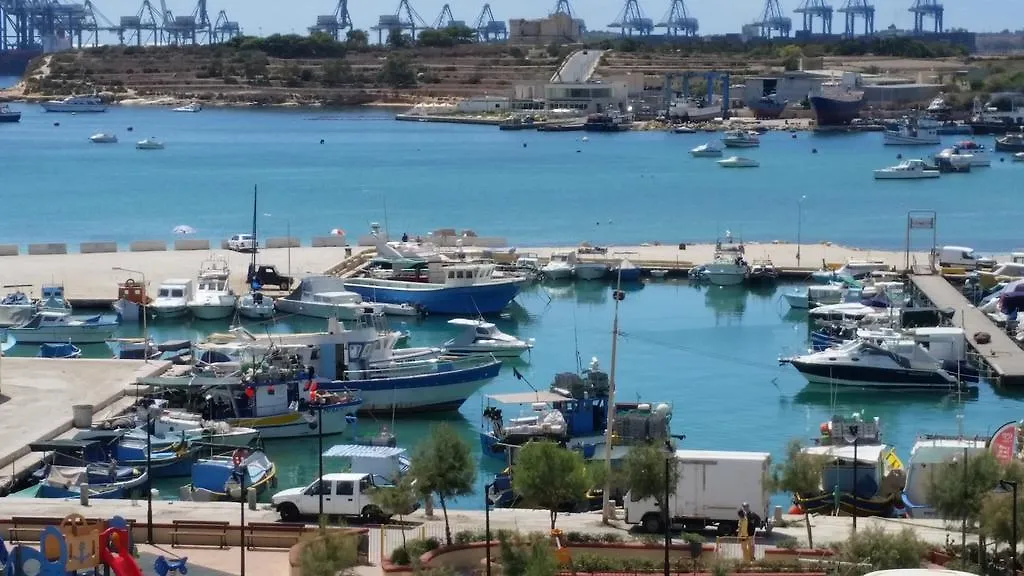 Seagull Penthouse Marsaxlokk Apartment